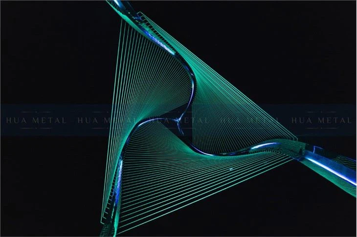 Mirror-polished-stainless-steel-garden-sculpture